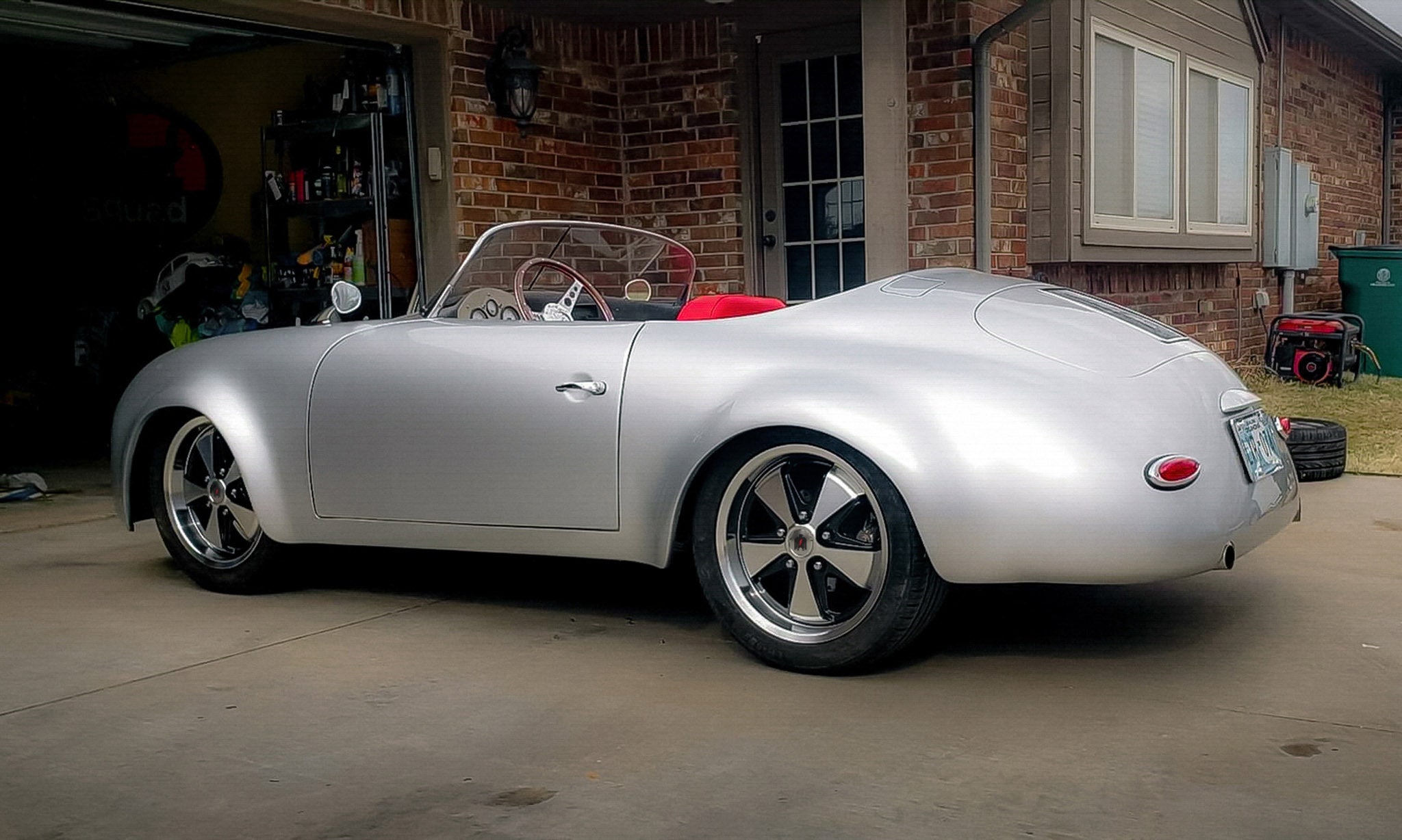 911 | Gloss Black/Machined Face & Lip