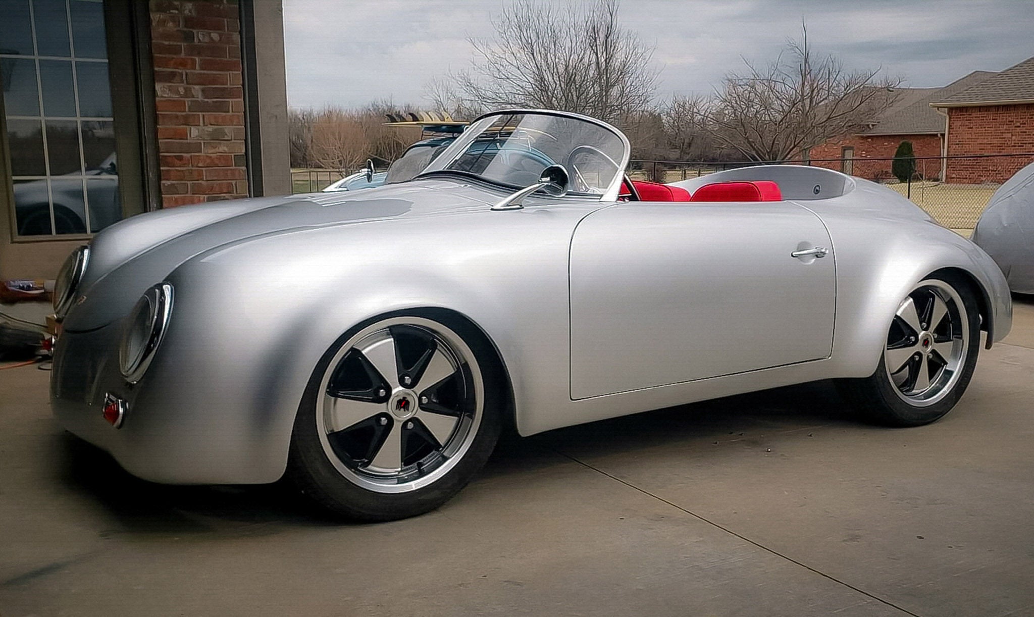 911 | Gloss Black/Machined Face & Lip