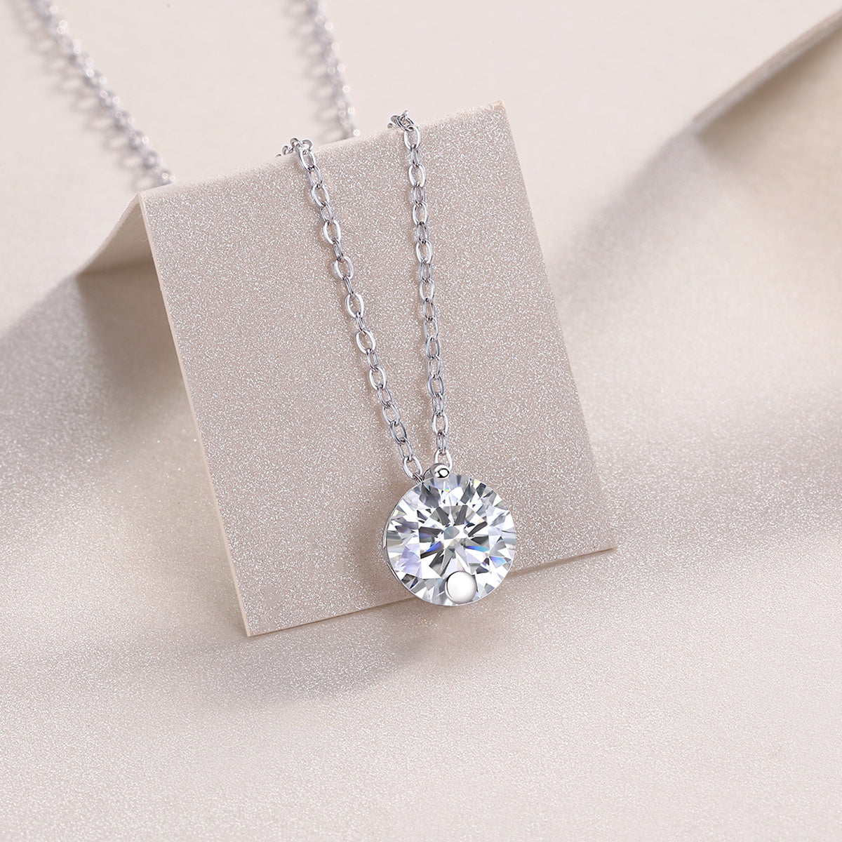 Simple Pleasure - A Fashionable And Luxurious Diamond Jewelry Pendant Set With 2-carat Moissanite S925 Sterling Silver And Platinum Plating